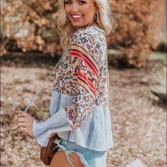 No Bounds Floral Top - Picture 3 of 3